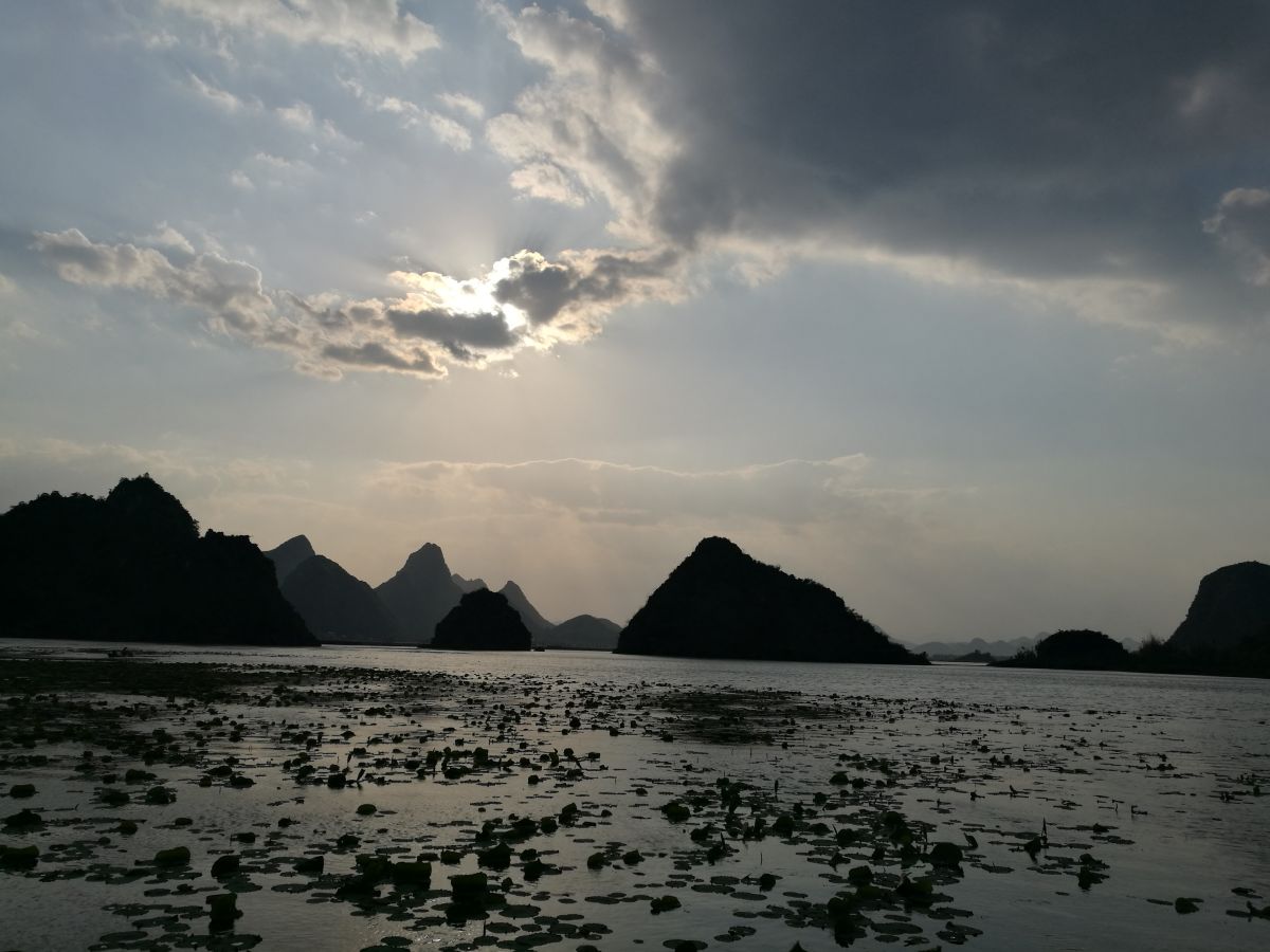 黄磊-静静的山丘